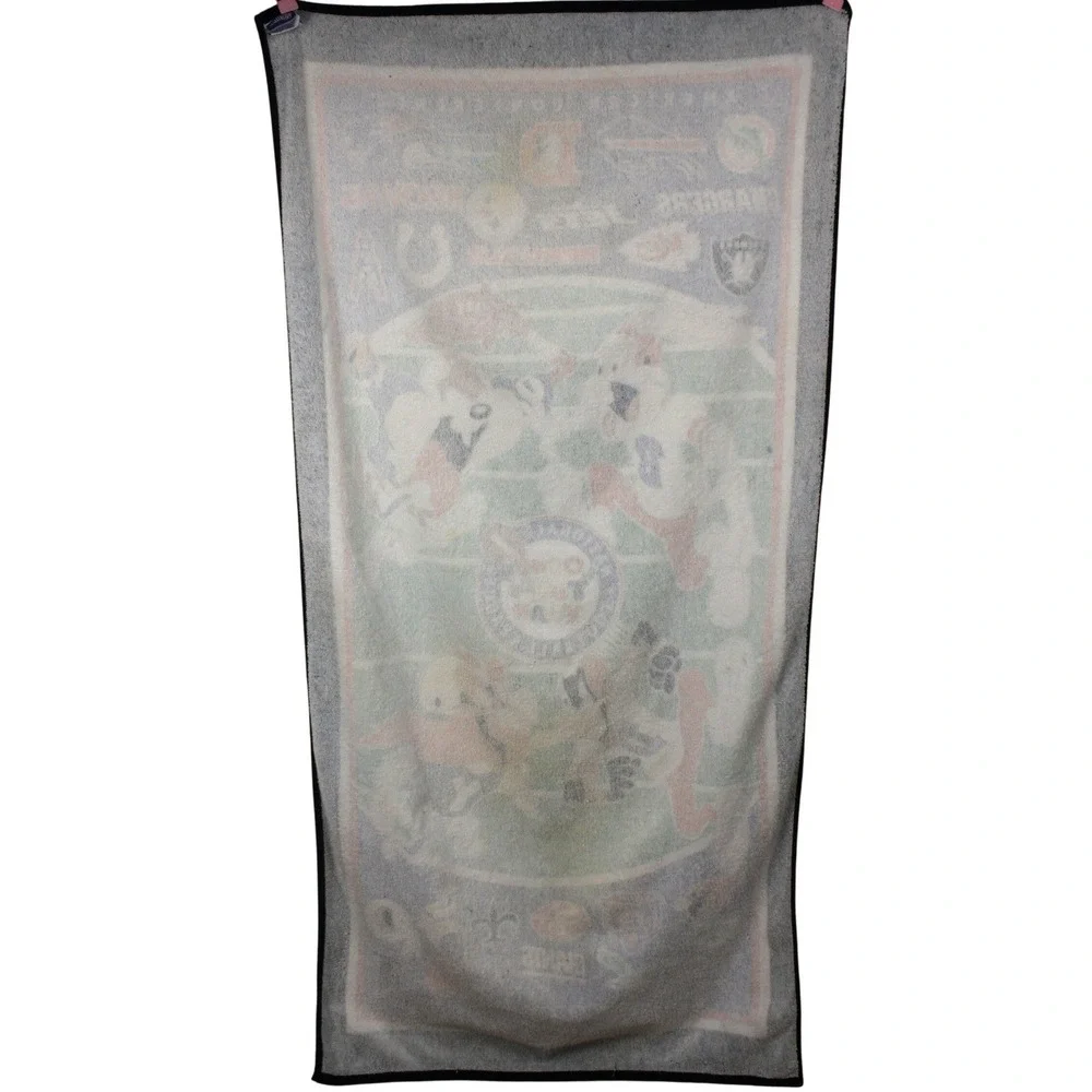 Vintage 1993 Looney Tunes NFL Football Beach Towel Bugs Bunny Taz Warner Bros‎